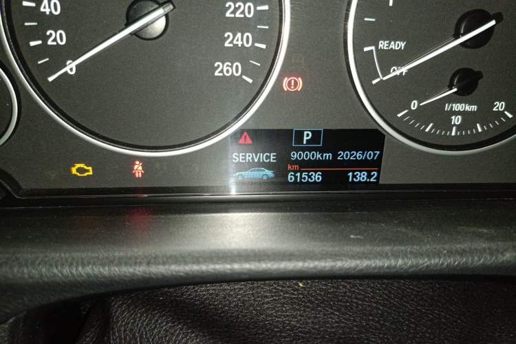 Used BMW 3 Series 2016 320Li Fashion Model Odometer Close Up