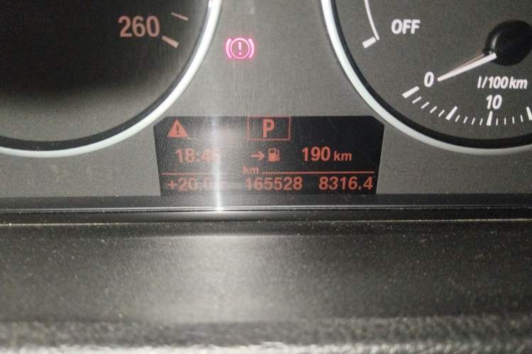 Used BMW 3 Series 2016 320Li Ambition Model Odometer Close Up