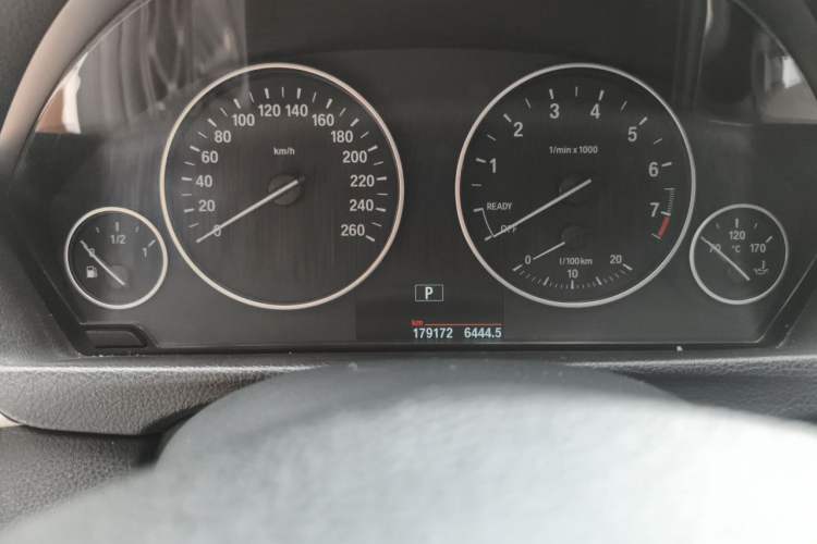 Used BMW 3 Series 2016 320Li Fashion Model Odometer Close Up