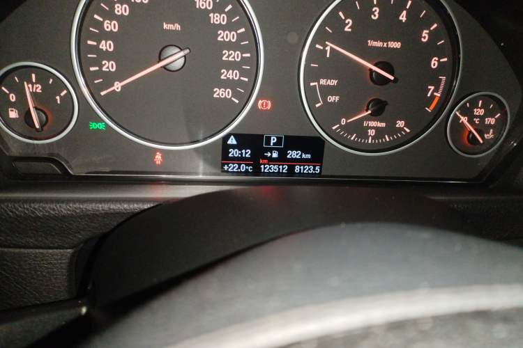 Used BMW 3 Series 2016 320Li Ambition Model Odometer Close Up