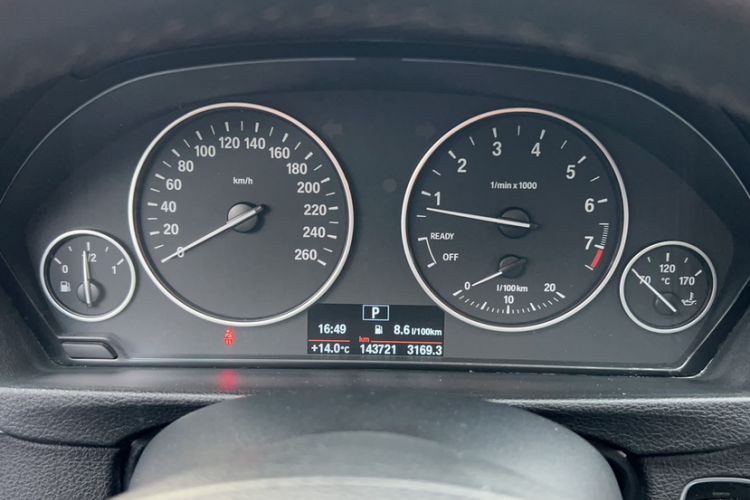 Used BMW 3 Series 2016 320Li Ambition Model Odometer Close Up