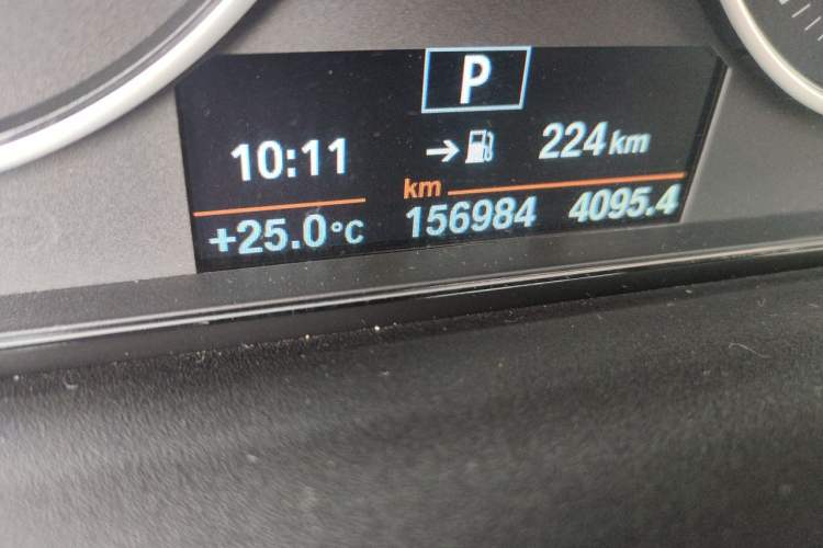 Used BMW 3 Series 2016 316Li Fashion Model Odometer Close Up