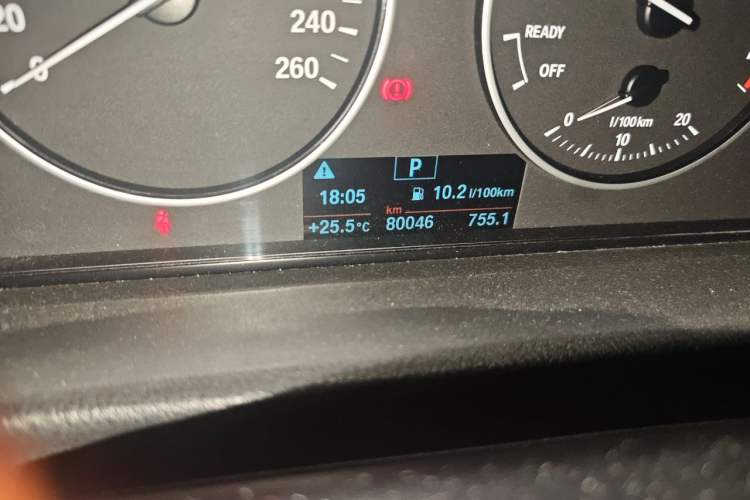 Used BMW 3 Series 2016 320Li Ambition Model Odometer Close Up