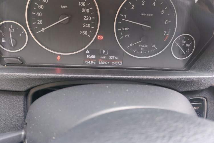 Used BMW 3 Series 2016 320Li Fashion Model Odometer Close Up