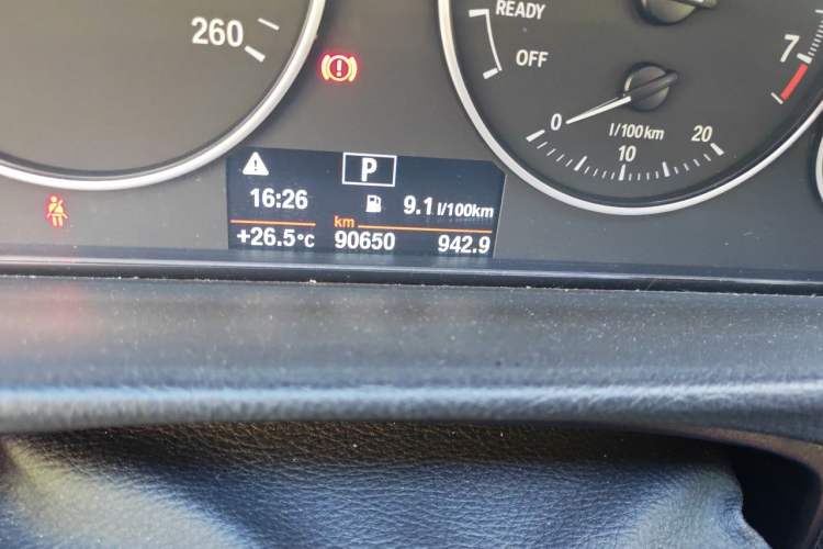 Used BMW 3 Series 2016 320Li Ambition Model Odometer Close Up