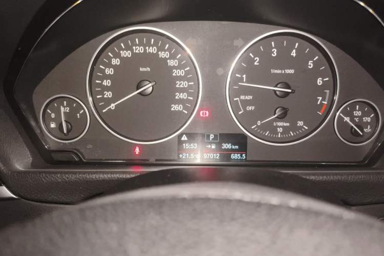 Used BMW 3 Series 2016 320Li Fashion Model Odometer Close Up