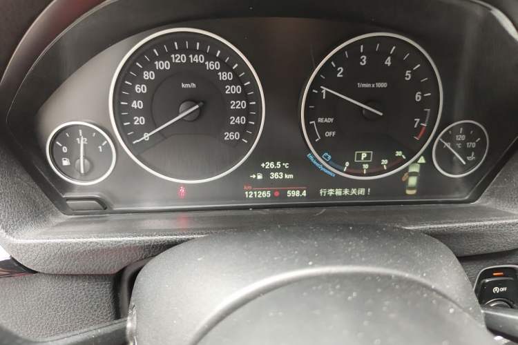 Used BMW 3 Series 2016 328Li Fashion Model Odometer Close Up