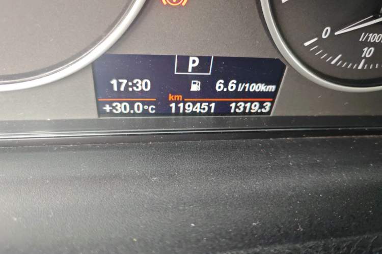 Used BMW 3 Series 2016 316Li Fashion Model Odometer Close Up