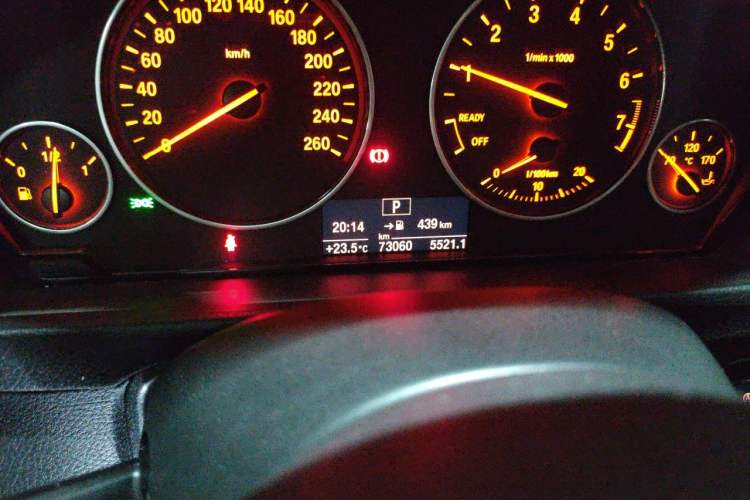 Used BMW 3 Series 2016 320i Fashion Model Odometer Close Up