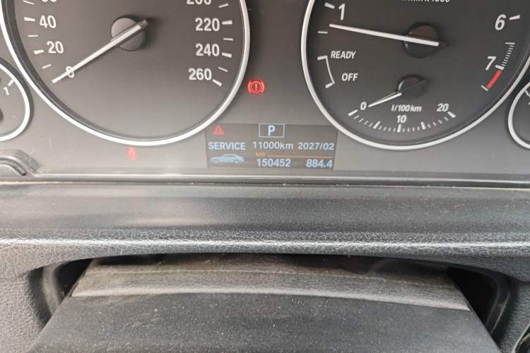 Used BMW 3 Series 2016 320i Fashion Model Odometer Close Up