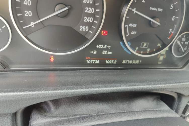 Used BMW 3 Series 2016 328Li Fashion Model Odometer Close Up