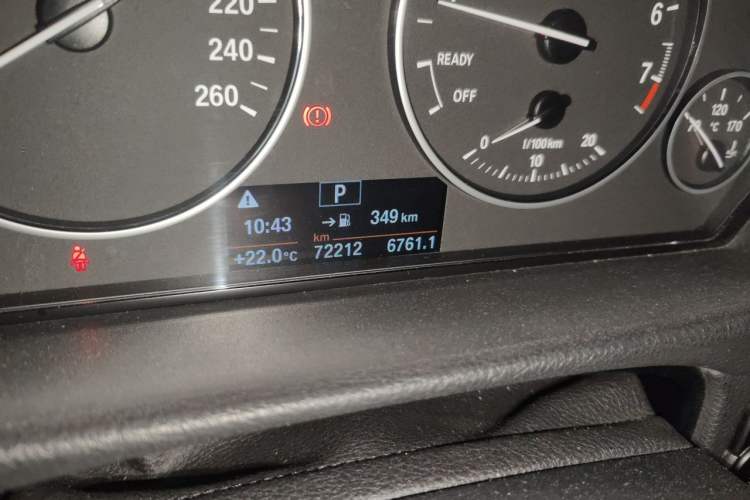 Used BMW 3 Series 2016 320Li Ambition Model Odometer Close Up