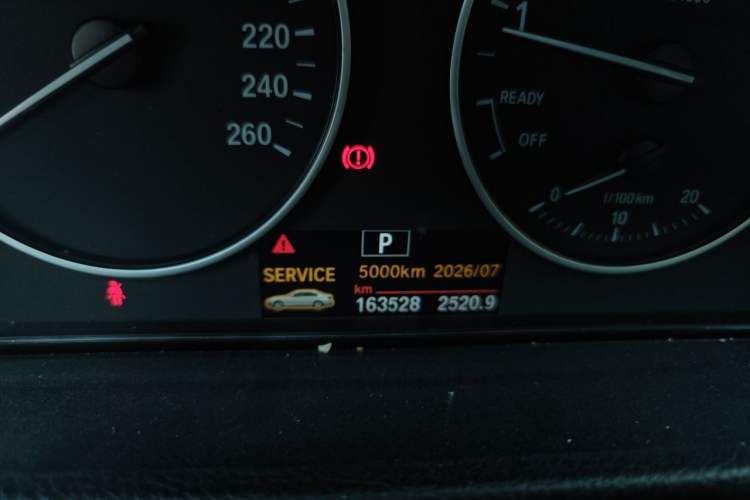 Used BMW 3 Series 2016 320Li Ambition Model Odometer Close Up