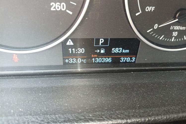 Used BMW 3 Series 2016 316Li Fashion Model Odometer Close Up