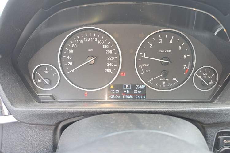 Used BMW 3 Series 2016 320Li Ambition Model Odometer Close Up