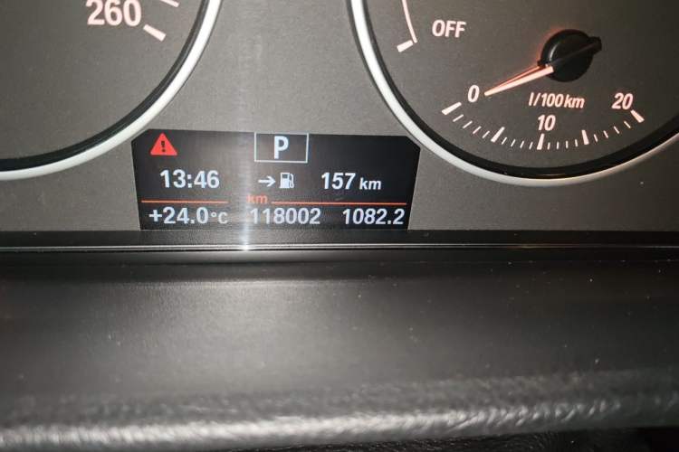Used BMW 3 Series 2016 316i Fashion Model Odometer Close Up