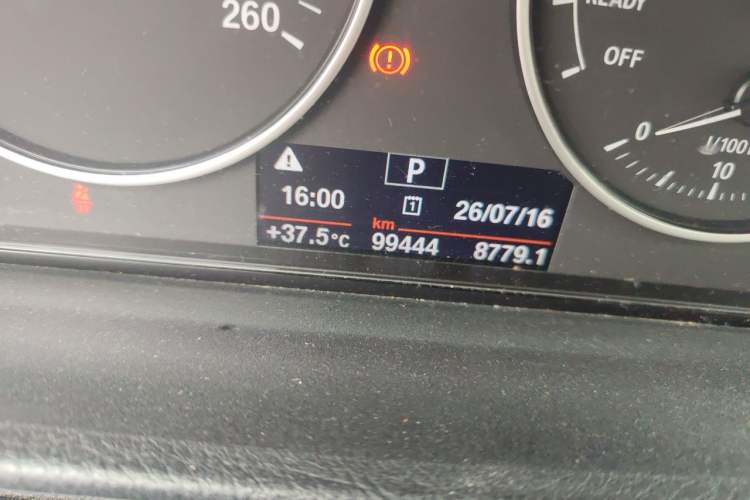 Used BMW 3 Series 2016 320Li Ambition Model Odometer Close Up