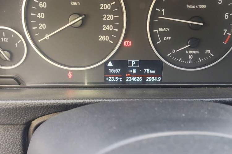 Used BMW 3 Series 2016 320Li Fashion Model Odometer Close Up