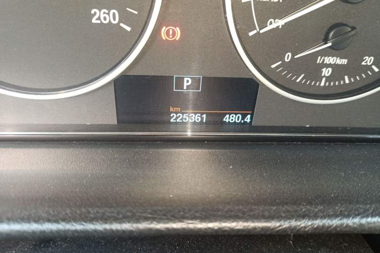 Used BMW 3 Series 2016 320Li Ambition Model Odometer Close Up