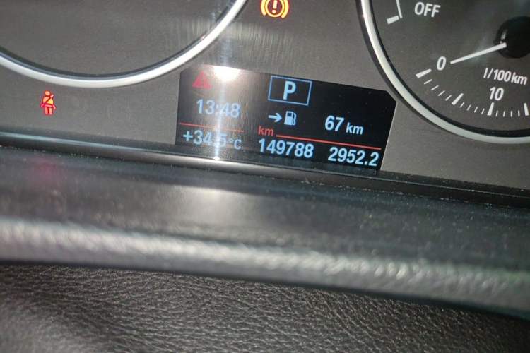 Used BMW 3 Series 2016 320Li Ambition Model Odometer Close Up