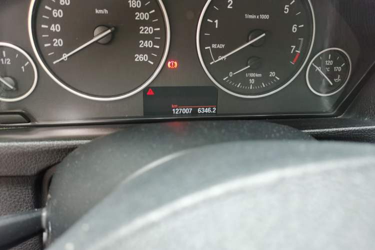Used BMW 3 Series 2016 320Li Ambition Model Odometer Close Up