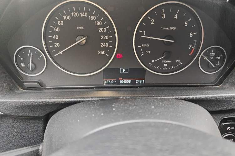 Used BMW 3 Series 2016 316Li Fashion Model Odometer Close Up