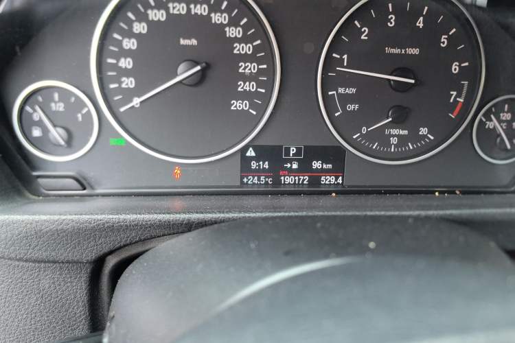 Used BMW 3 Series 2016 320Li Ambition Model Odometer Close Up