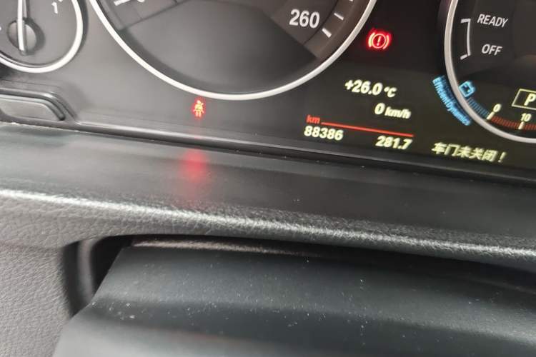 Used BMW 3 Series 2016 328Li Fashion Model Odometer Close Up