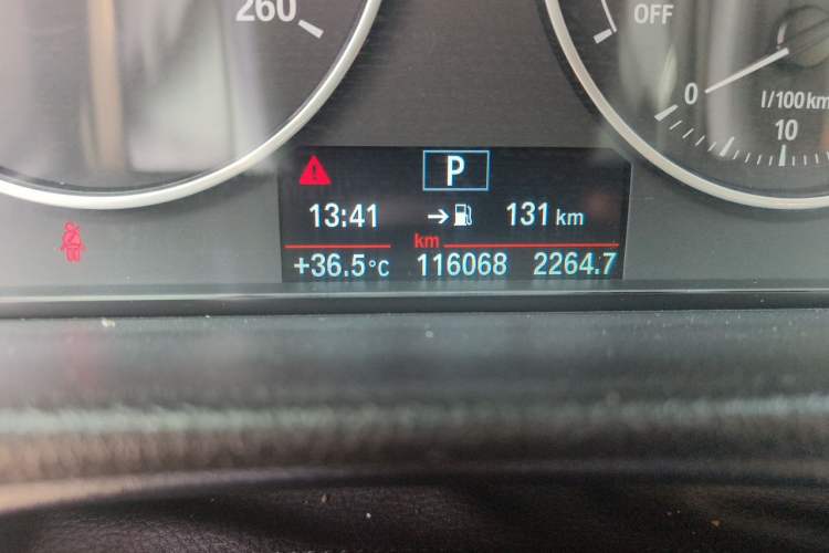 Used BMW 3 Series 2016 320Li Ambition Model Odometer Close Up