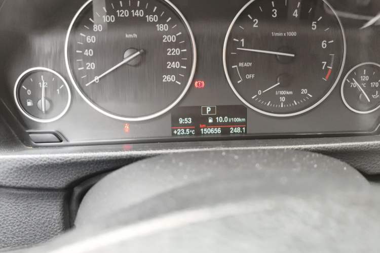 Used BMW 3 Series 2016 320i Fashion Model Odometer Close Up