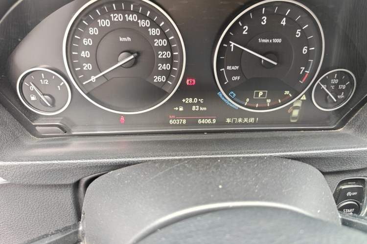 Used BMW 3 Series 2016 320Li Fashion Model Odometer Close Up