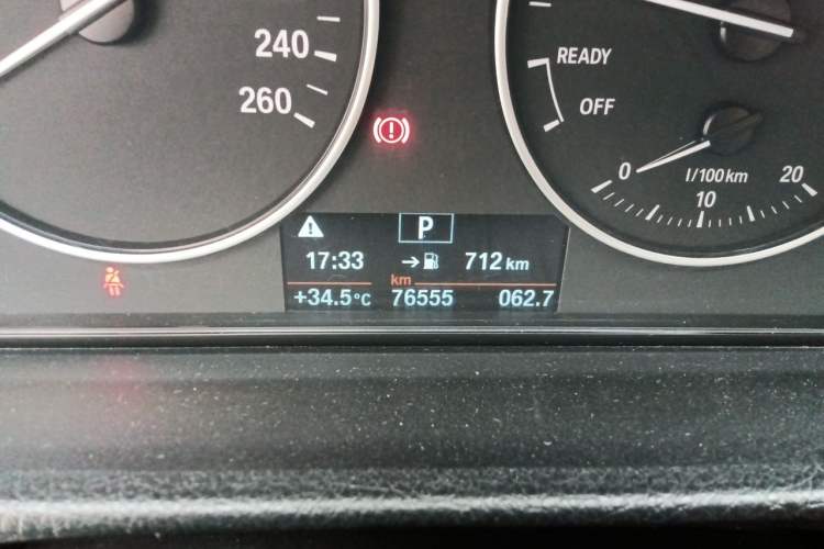 Used BMW 3 Series 2016 320Li Fashion Model Odometer Close Up
