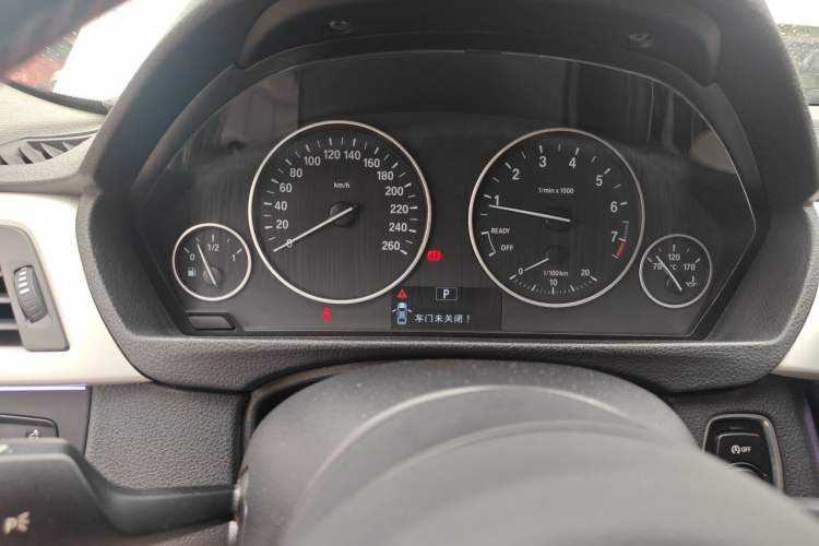Used BMW 3 Series 2016 320Li Ambition Model Odometer Close Up