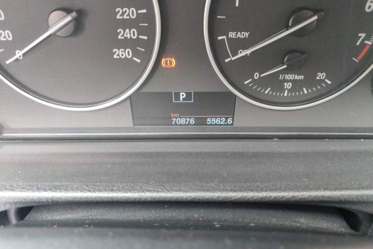 Used BMW 3 Series 2016 320Li Ambition Model Odometer Close Up