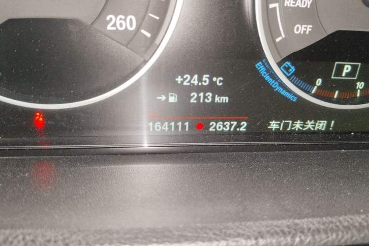 Used BMW 3 Series 2016 320i Fashion Model Odometer Close Up