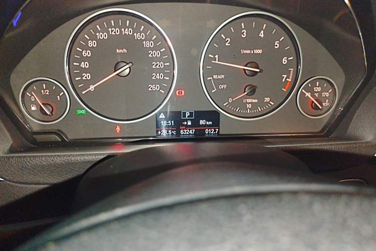 Used BMW 3 Series 2016 320i Fashion Model Odometer Close Up
