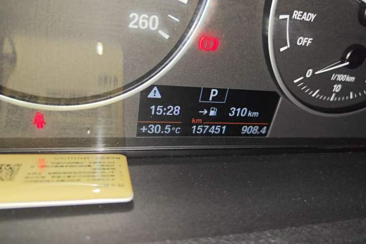 Used BMW 3 Series 2016 320Li Fashion Model Odometer Close Up