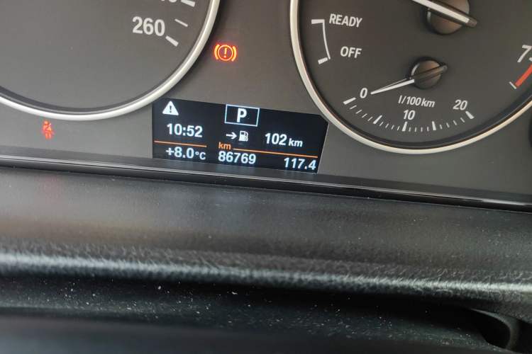 Used BMW 3 Series 2016 316i Fashion Model Odometer Close Up