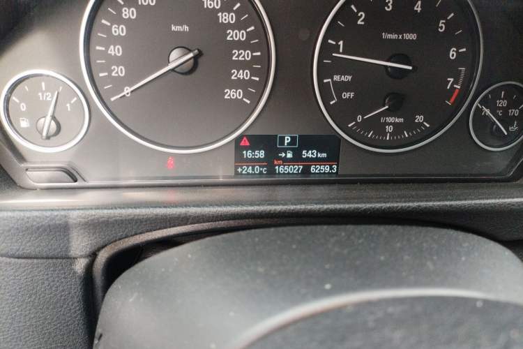 Used BMW 3 Series 2016 320Li Ambition Model Odometer Close Up