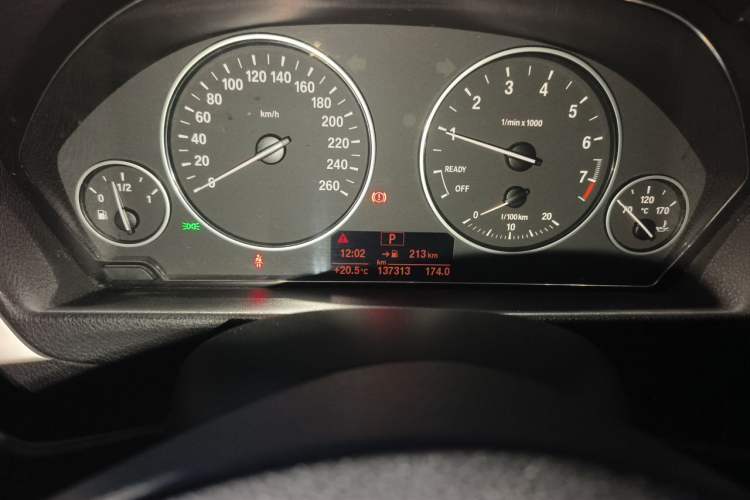 Used BMW 3 Series 2016 320Li Ambition Model Odometer Close Up