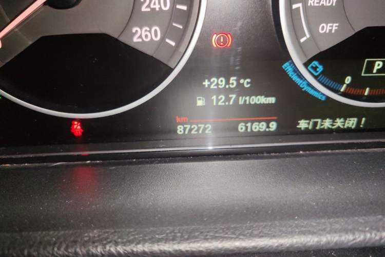 Used BMW 3 Series 2016 320Li Fashion Model Odometer Close Up