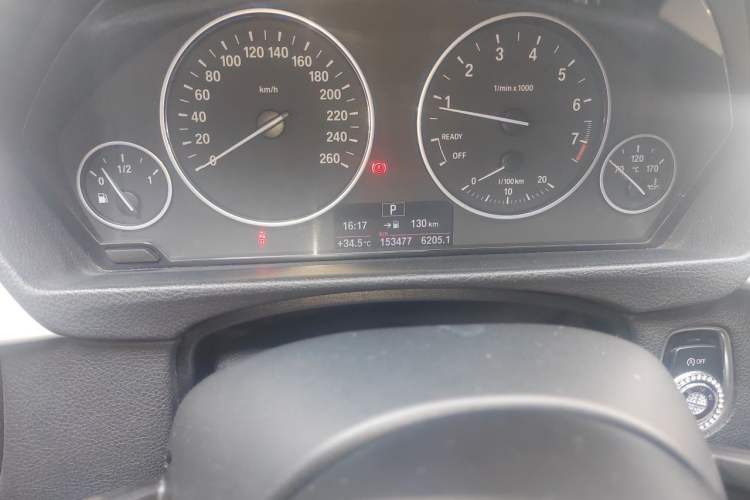 Used BMW 3 Series 2016 320i Fashion Model Odometer Close Up