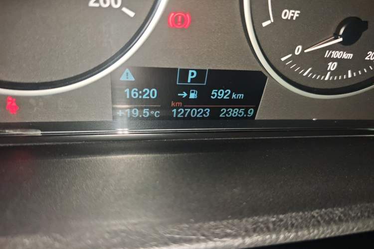 Used BMW 3 Series 2016 316Li Fashion Model Odometer Close Up