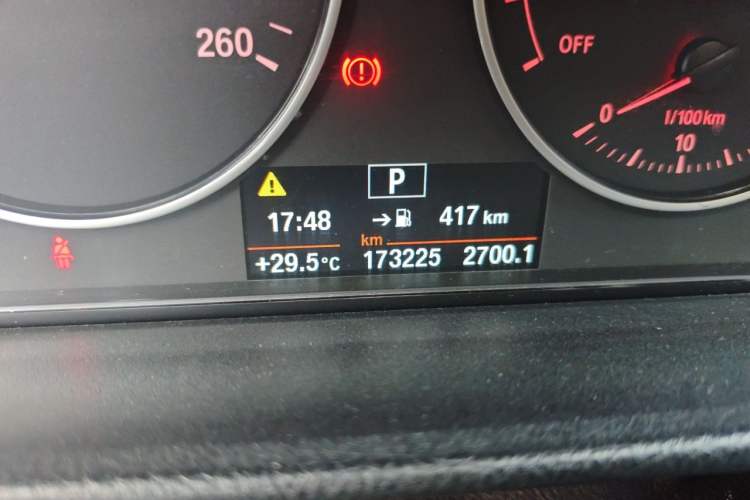 Used BMW 3 Series 2016 320i Fashion Model Odometer Close Up