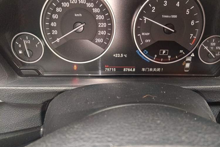Used BMW 3 Series 2016 320i Fashion Model Odometer Close Up
