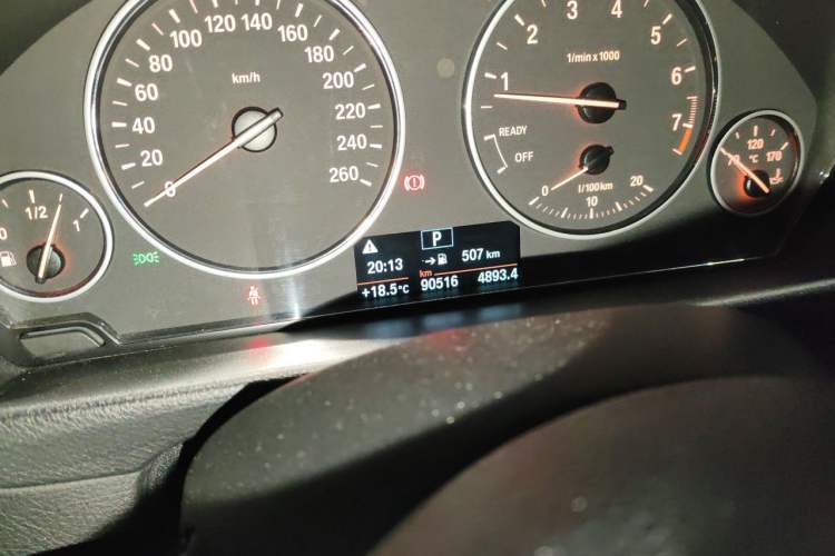 Used BMW 3 Series 2016 320Li Fashion Model Odometer Close Up