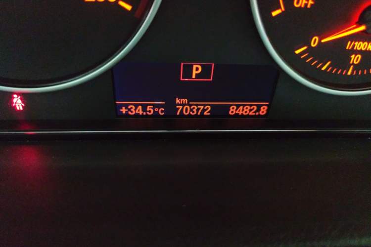 Used BMW 3 Series 2016 316i Fashion Model Odometer Close Up