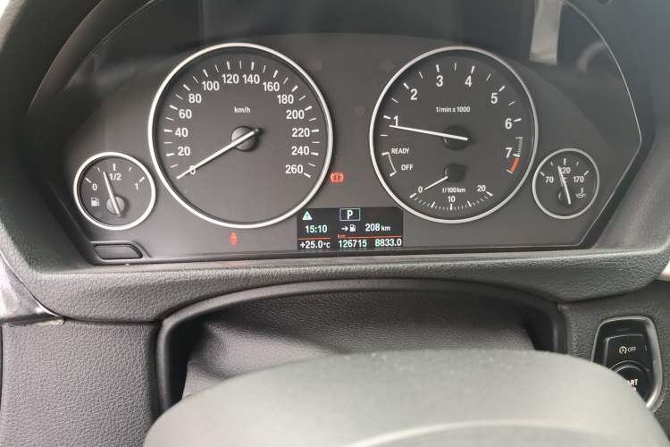 Used BMW 3 Series 2016 320i Fashion Model Odometer Close Up