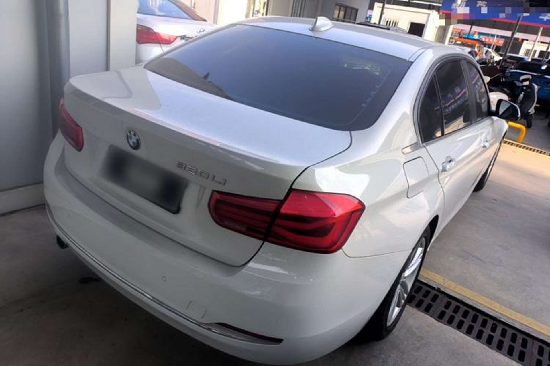 Used BMW 3 Series 2016 320Li Fashion Model Rear Right 45 Deg