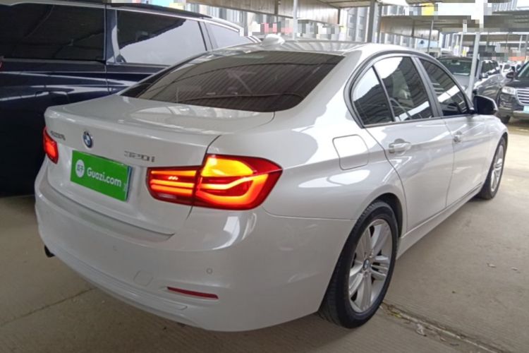 Used BMW 3 Series 2016 320i Fashion Model Rear Right 45 Deg